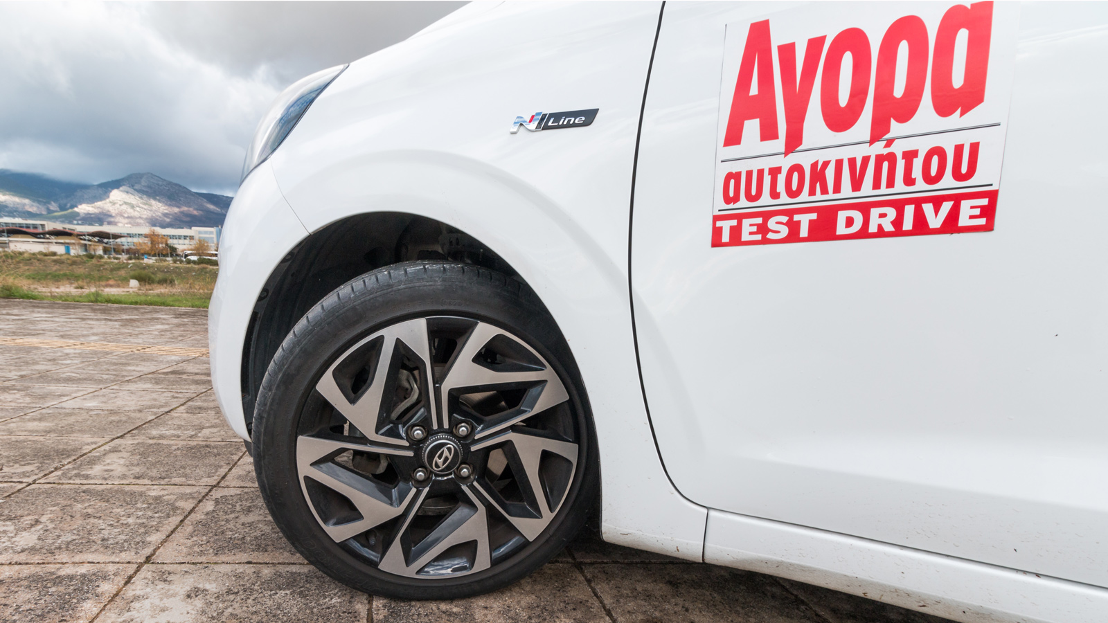 Η σφιχτή ανάρτηση και οι παχύτερες αντιστρεπτικές προσφέρουν στιβαρό πάτημα στο μοντέλο, με περιορισμένες κλίσεις στις στροφές και αναβαθμισμένη την α